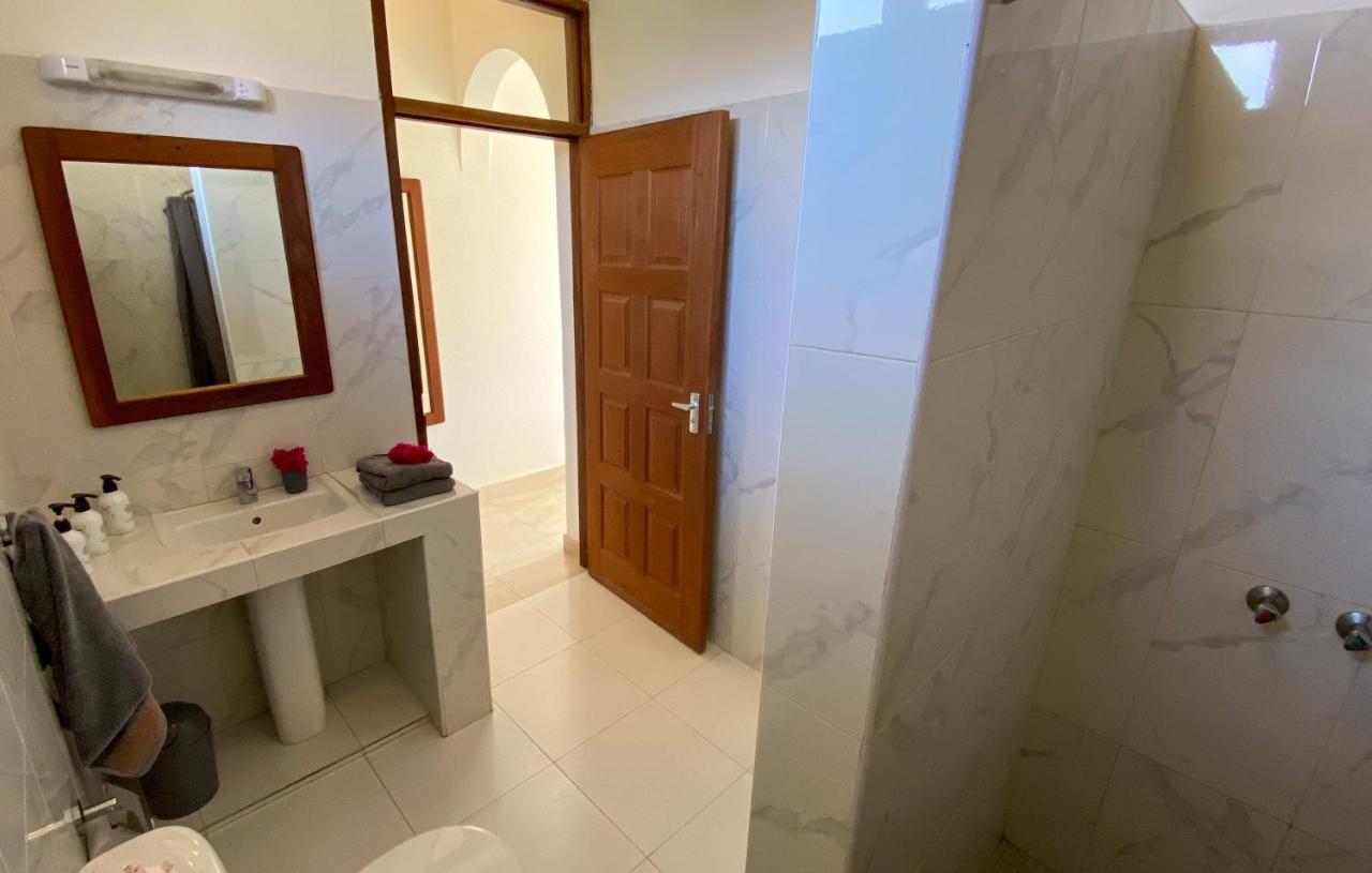 Butiama Bustani Hotel คิลินโดนี ภายนอก รูปภาพ